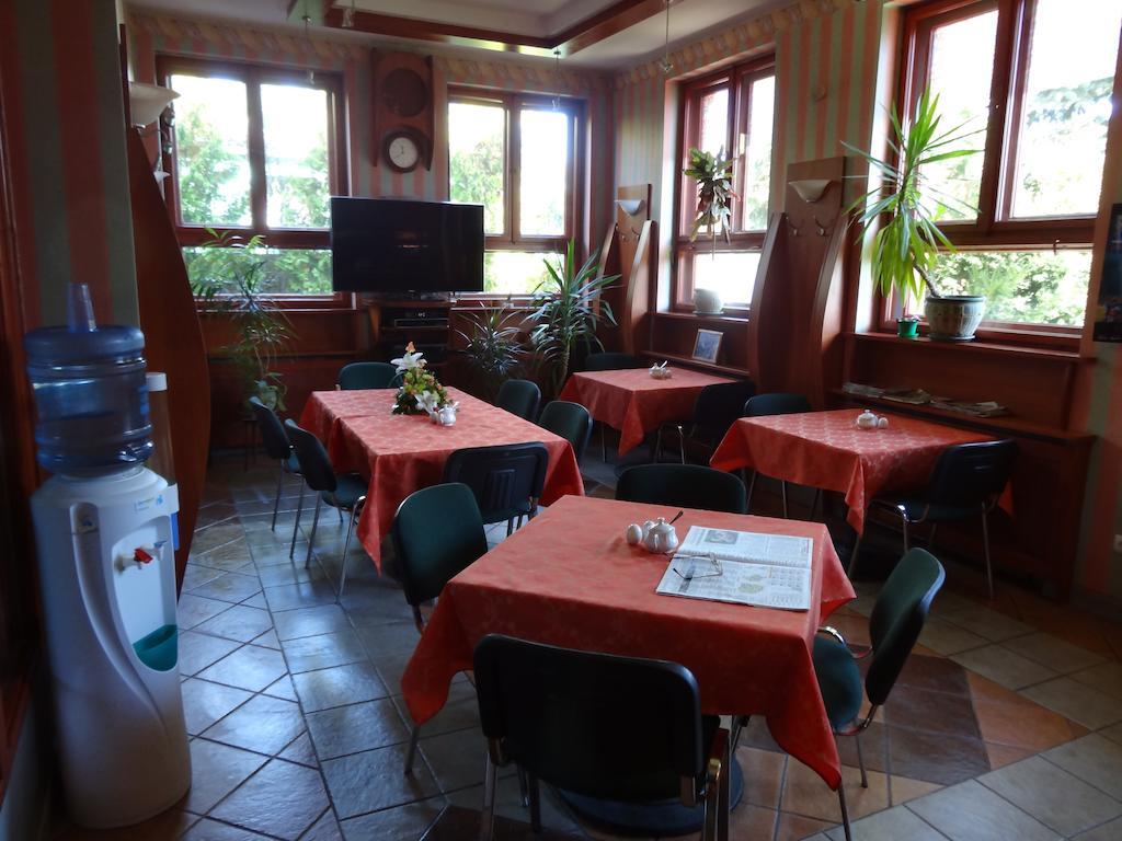 Motel Comet Przeźmierowo Exteriör bild
