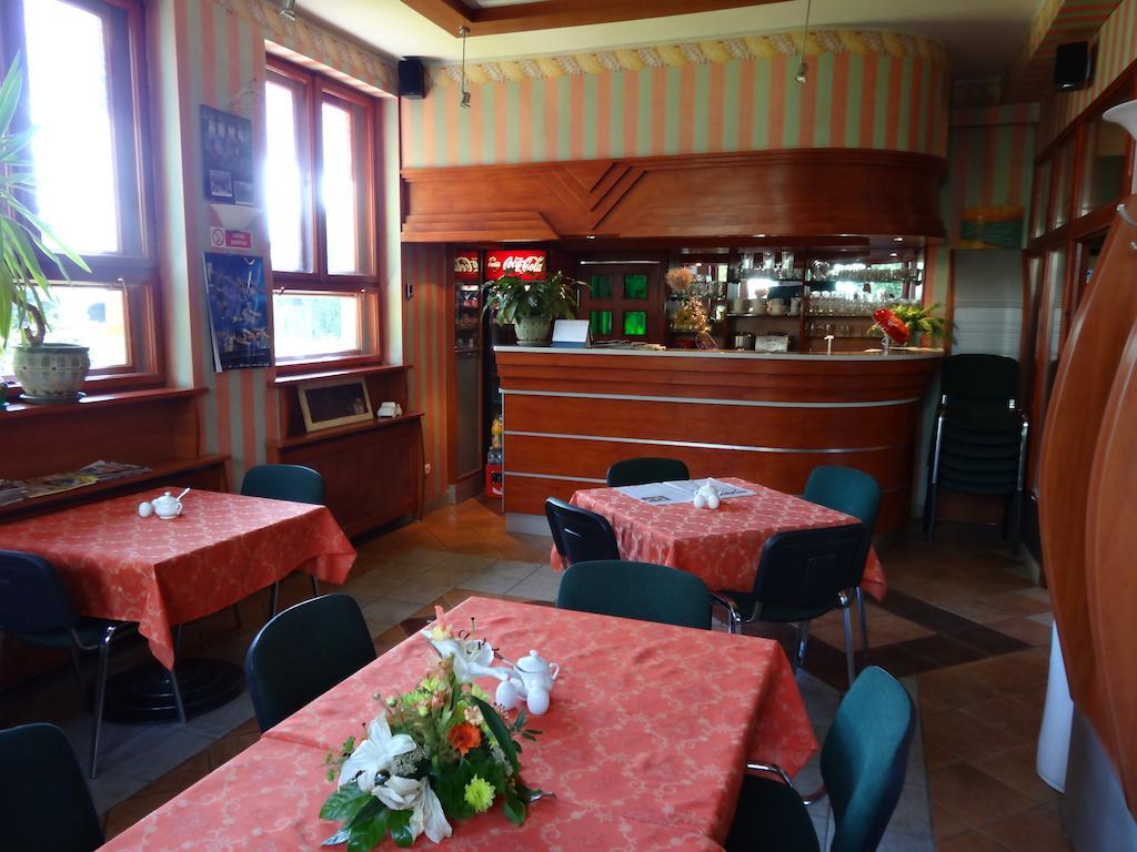 Motel Comet Przeźmierowo Exteriör bild