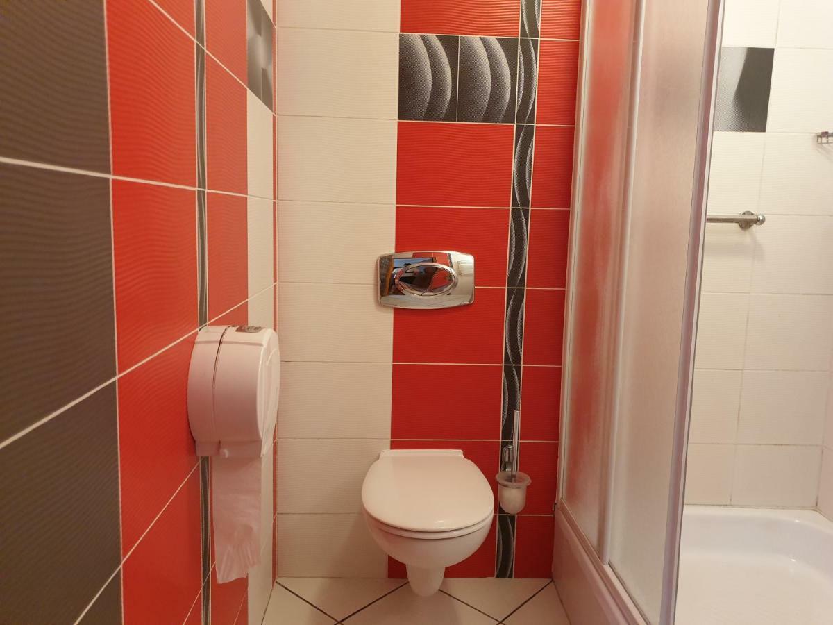 Motel Comet Przeźmierowo Exteriör bild