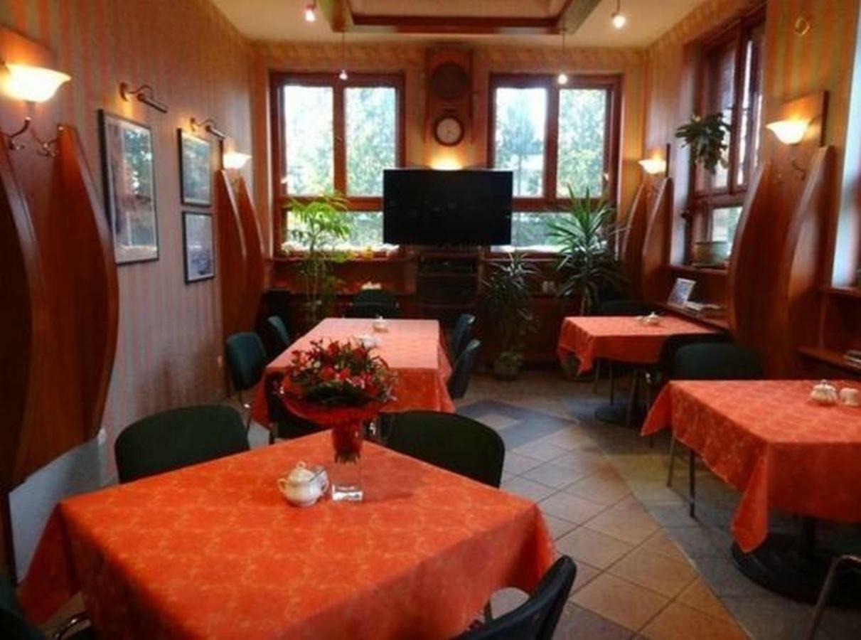 Motel Comet Przeźmierowo Exteriör bild